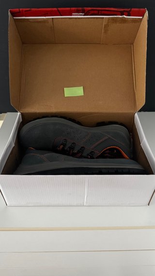 Zapatos de seguridad SKARPA grises y naranjas