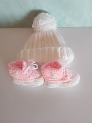 Conjunto Gorro y Zapatitos Bebé Crochet