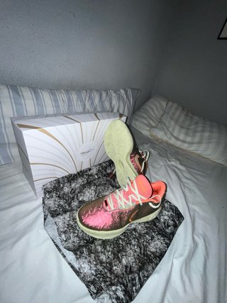Nike LeBron 21 Edición Especial Rosa Metalizado