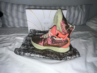 Nike LeBron 21 Edición Especial Rosa Metalizado