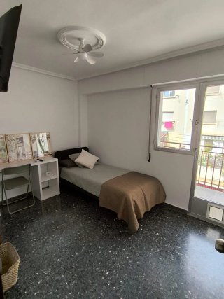 Habitacion alquiler Alcoy. Calle pintor cabrera.