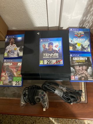 PS4 (PlayStation 4) Negra + 4 Juegos