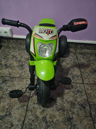 Moto infantil a pedales