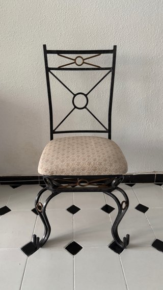 Mesa de comedor de hierro forjado y cristal