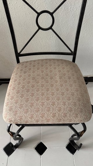 Mesa de comedor de hierro forjado y cristal