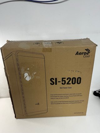 Scatola PC AeroCool con RGB