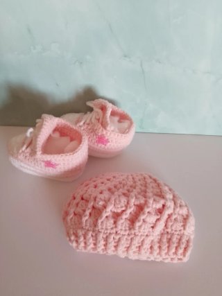 Conjunto crochet bebé: zapatitos y gorro