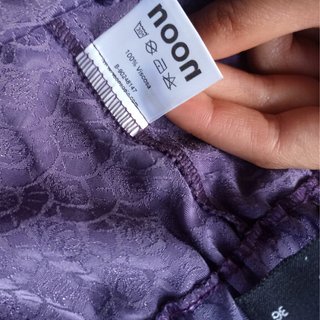 Pantalones acampanados satinados con aberturas