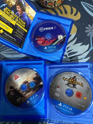 Giochi PS4: FIFA 19, Farpoint VR, God of War