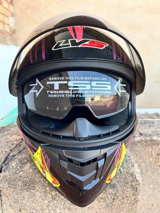 Casco de moto con diseño