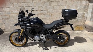 Voge 900DSX Negra y Dorada