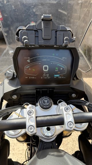 Voge 900DSX Negra y Dorada