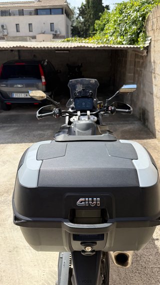 Voge 900DSX Negra y Dorada