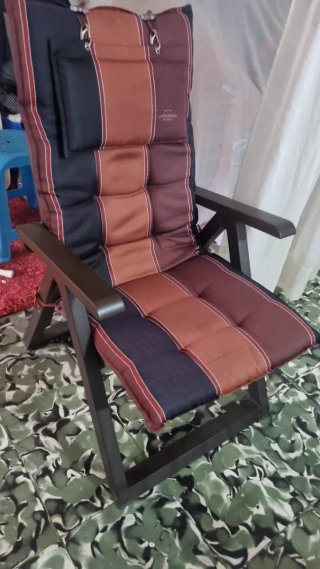 Poltrona reclinabile in tessuto e legno