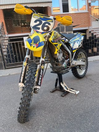 Suzuki RMZ 250 Motocross