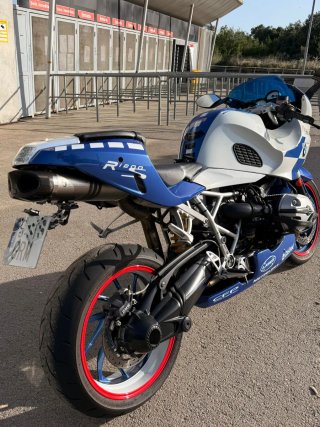 BMW R1200S Azul y Blanca