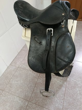 Montura de cuero inglesa