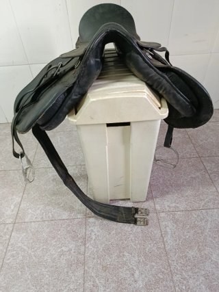 Montura de cuero inglesa