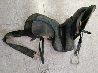 Montura de cuero inglesa