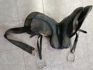Montura de cuero inglesa