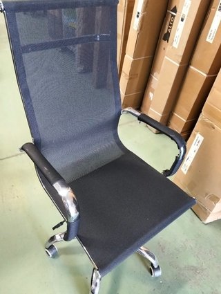 Silla de oficina de altura regulable y acabado