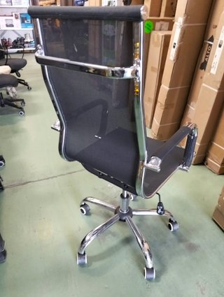 Silla de oficina de altura regulable y acabado