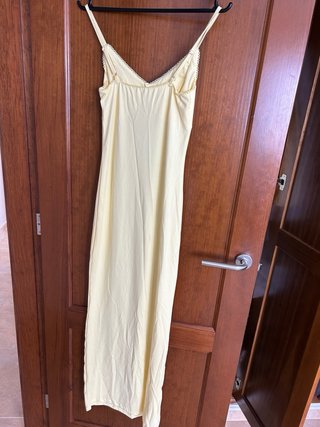 Vestido amarillo con tirantes