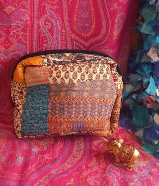 Neceser patchwork hecho en India con envío gratis