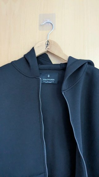 Sudadera Stradivarius Negra con Cremallera y Capuc