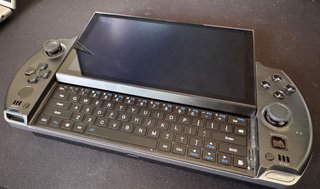 GPD Win 4 8840u 32GB RAM 2TB SSD
