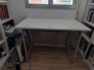 Mesa escritorio plegable.