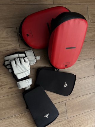 Kit Boxeo Guantes y Protectores Outshock Adidas