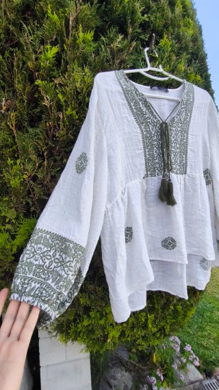 Blusa Zara bordada talla L