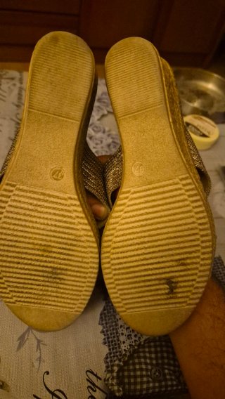 Sandalias doradas cuña mujer