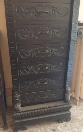 2 Cassettiere  vintage in legno intagliato, né ho