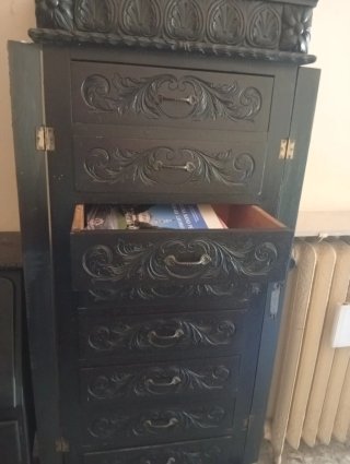 2 Cassettiere  vintage in legno intagliato, né ho