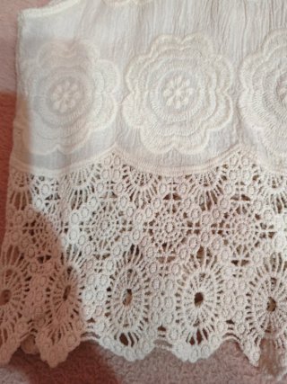 Chaleco encaje floral beige claro
