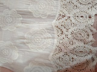 Chaleco encaje floral beige claro
