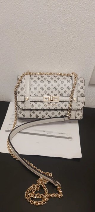 Borsa Guess bianca con dettagli oro