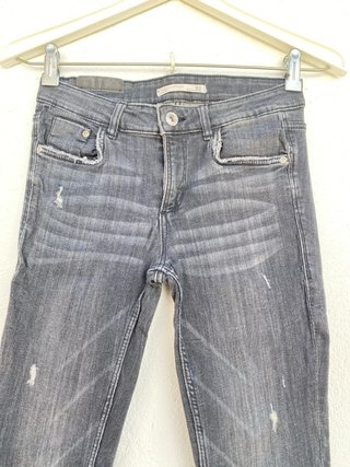 Pantalón Vaquero Pitillo Deshilachado Zara