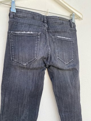 Pantalón Vaquero Pitillo Deshilachado Zara