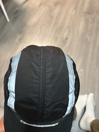 Gorra Supreme 5 Panel Negra – Logo frontal