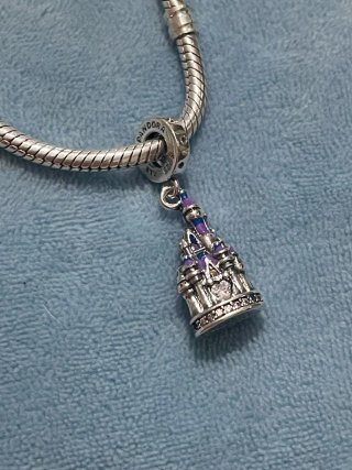 Charm Castillo Disney