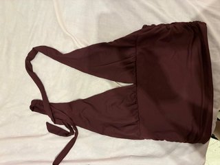 Top morado oscuro con tiras