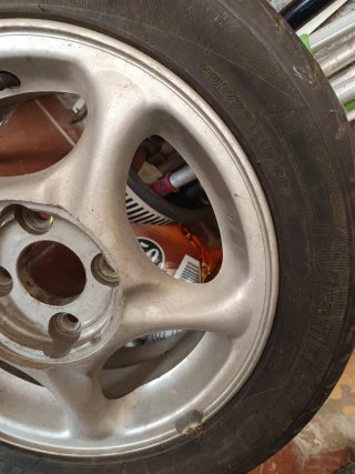 Rueda con llanta del Hyundai coupé  NUEVA.