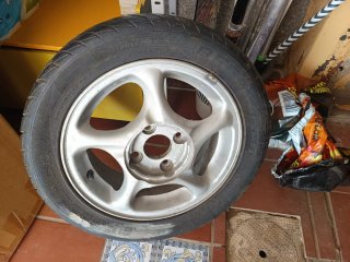 Rueda con llanta del Hyundai coupé  NUEVA.