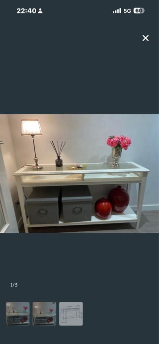 Consola IKEA Blanca y Transparente