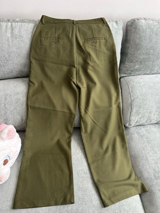 Conjunto pantalón y chaleco verde oliva