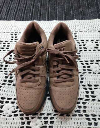 Zapatillas Skechers Impermeables Marrones
