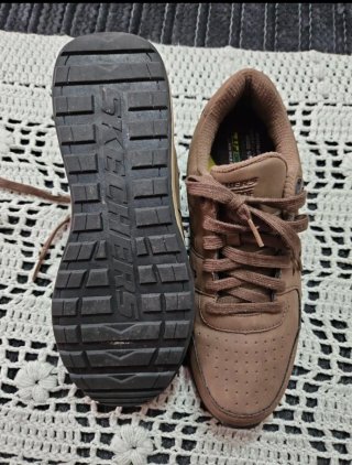 Zapatillas Skechers Impermeables Marrones